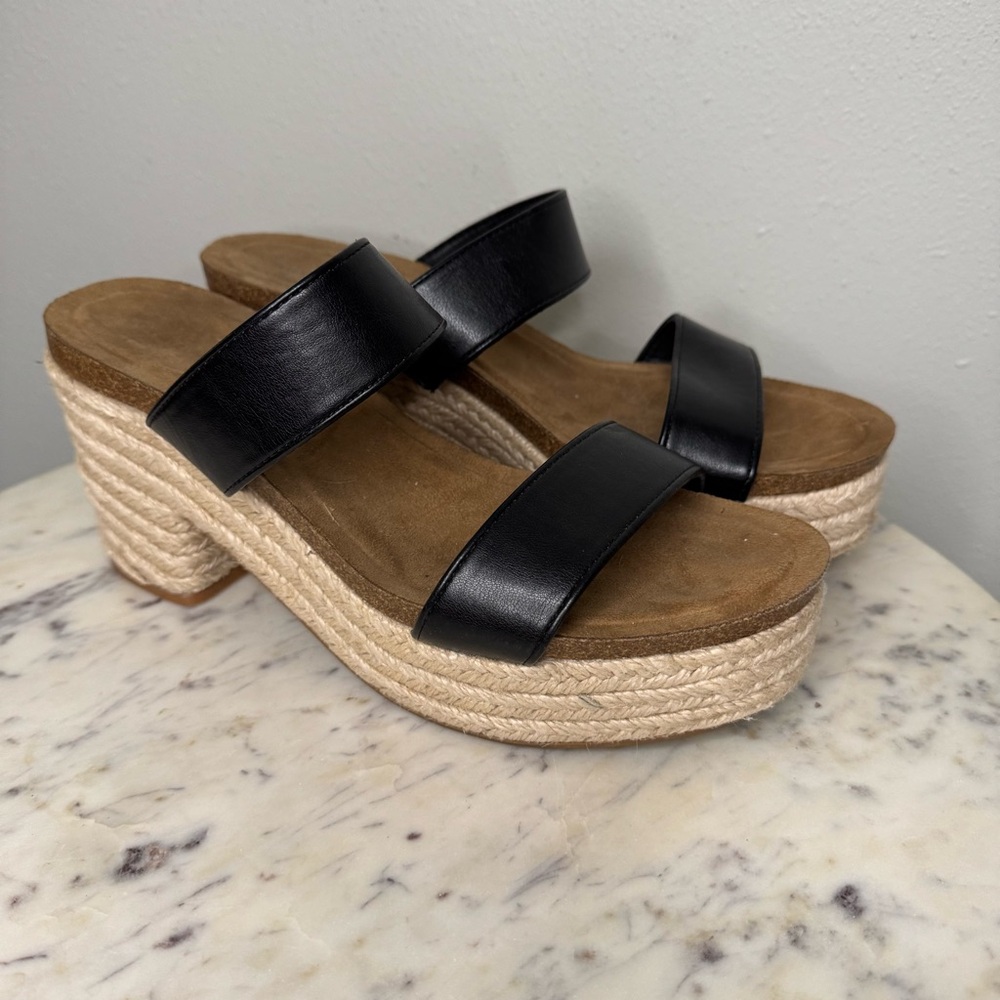 Madden Girl "Emersonn" Sandals Size 9m
Black Vegan Leather shoes